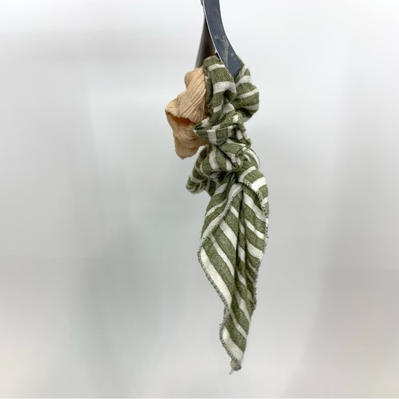 Universal Thread Boho Summer Green Cream Twisters Hair Tie Scrunchie Set 2 Pack - Picture 4 of 8